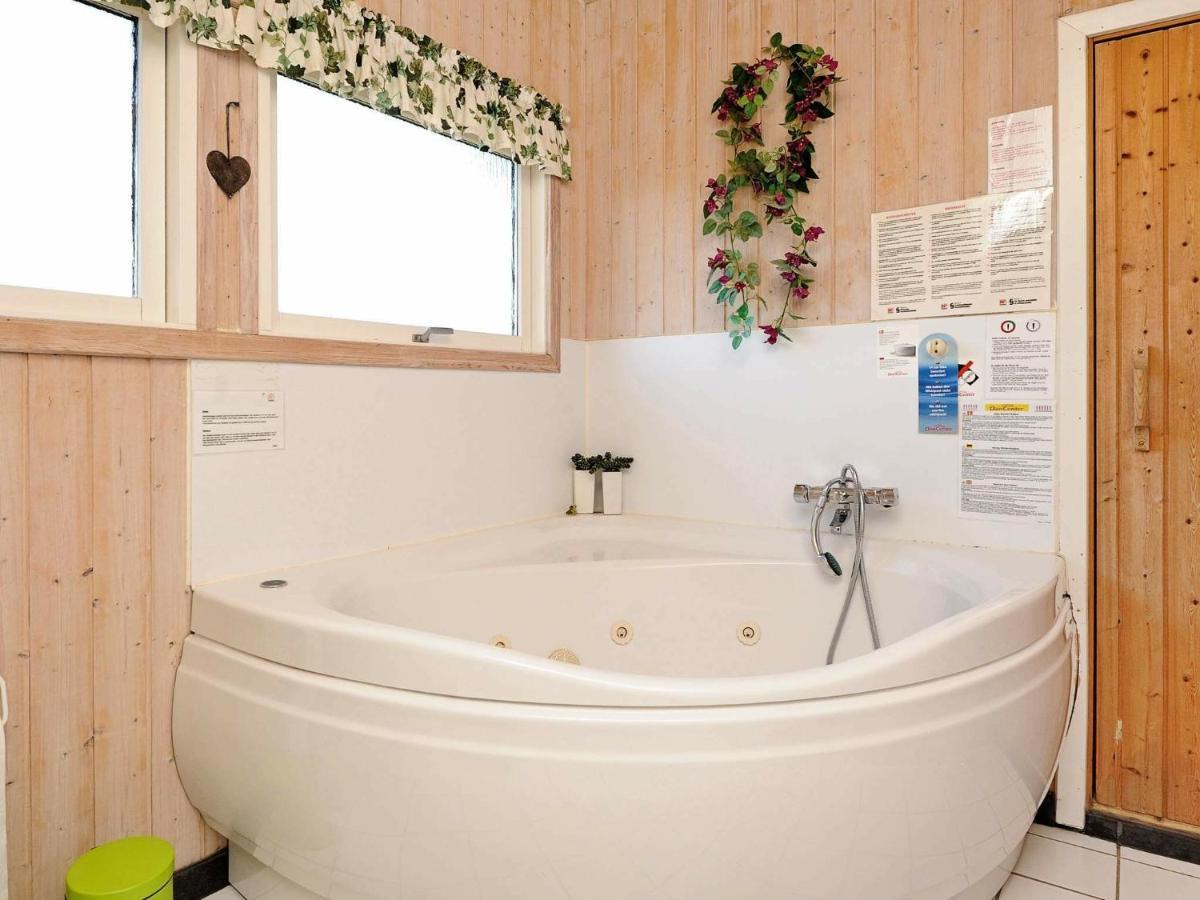 8 Person Holiday Home In Hejls Room photo