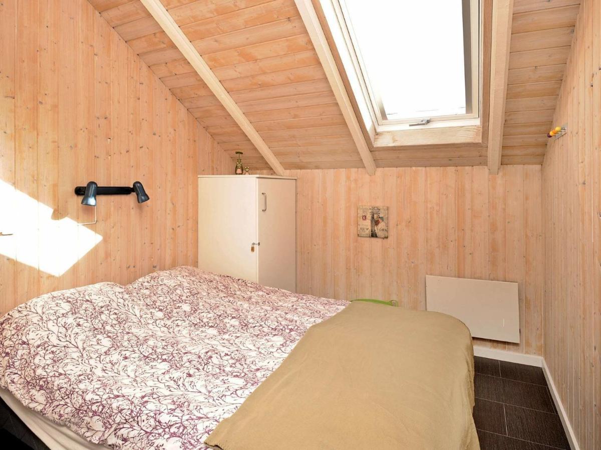 8 Person Holiday Home In Hejls Room photo
